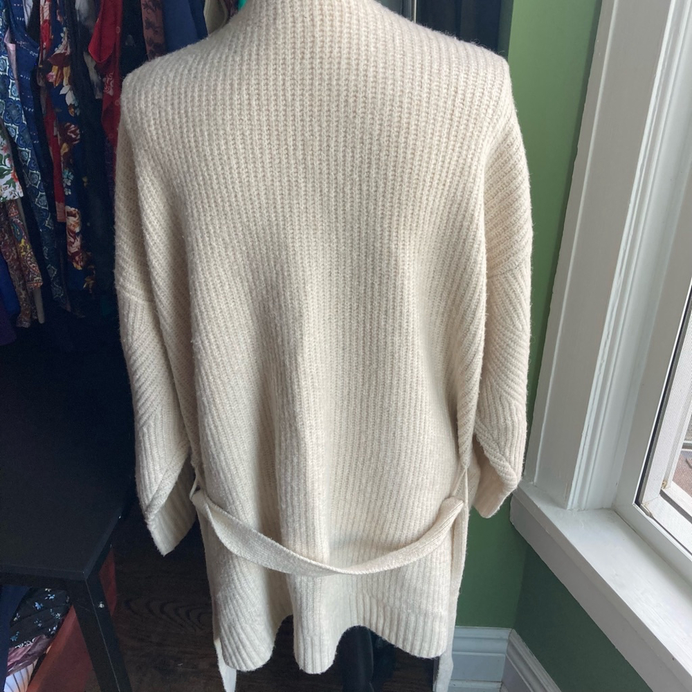 Elegant Cream Women's Cardigan - Picture 6 of 11